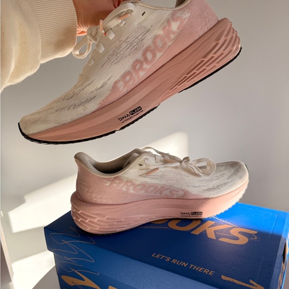 Brooks Launch 11 Women's 8 White Pink Gold Running Shoes - Picture 6 of 10